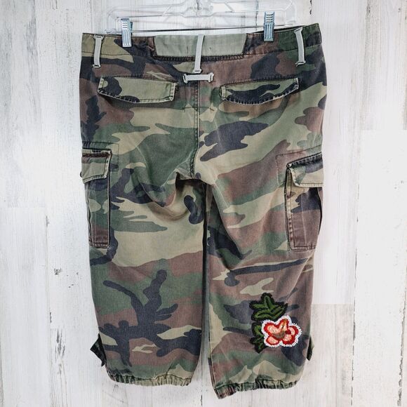 VTG Y2K Guess Camo Cargo Capri Pants Womens Sz 29 Embroidered Flowers Military - Picture 2 of 16